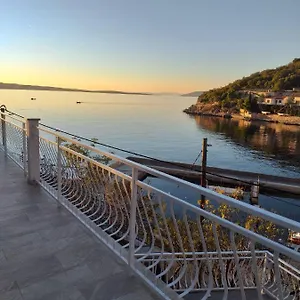 https://apartments-jakov-starigrad-kvarner.hotelinzadar.com